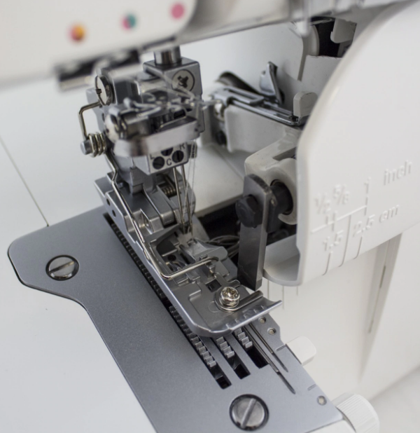 MO-735 - Combined overlock and coverstitch