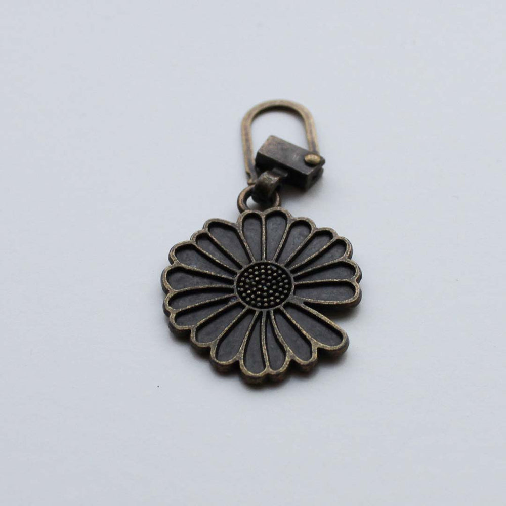 MARGUERITE - ANTIQUE